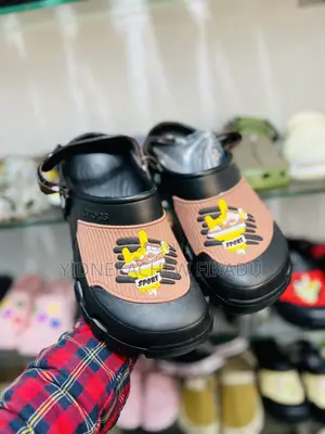 Vrocs Shose