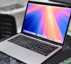 New Laptop Apple MacBook Pro 2019 16GB Intel Core i7 SSD 256GB