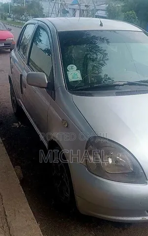 Toyota Vitz 2001 Silver