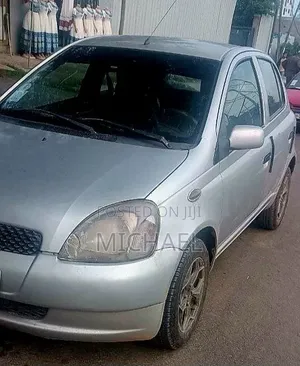 Toyota Vitz 2001 Silver