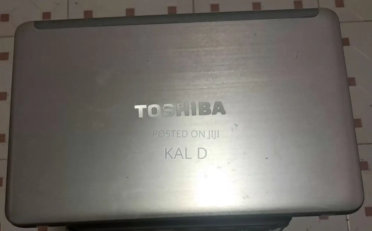 Laptop Toshiba Satellite C855 4GB Intel Core 5 HDD+SSD 500GB