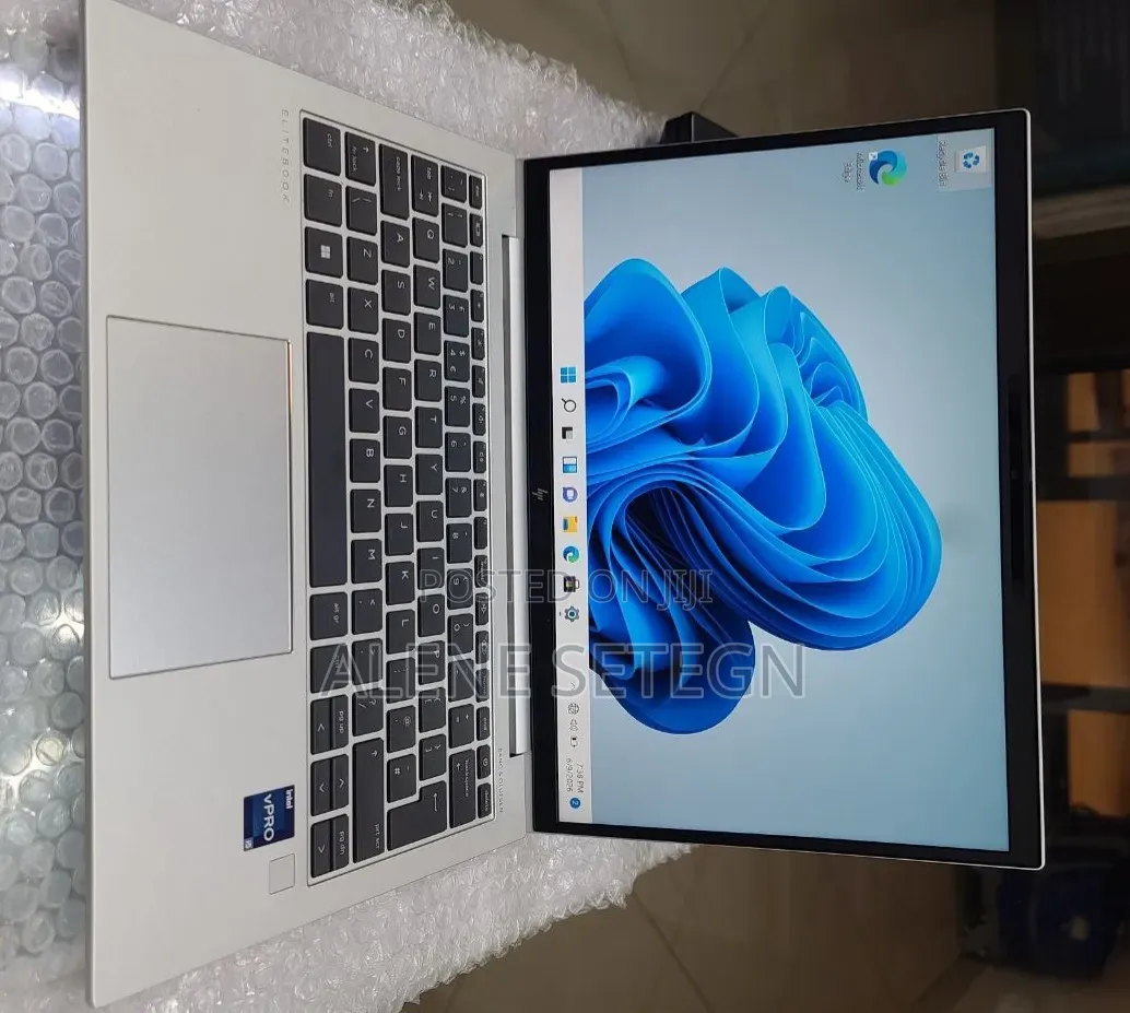 New Laptop HP EliteBook 830 G9 16GB Intel Core i5 SSD 512GB
