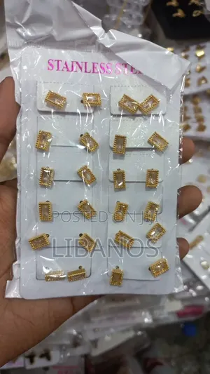 Women's Earring in Gold Color