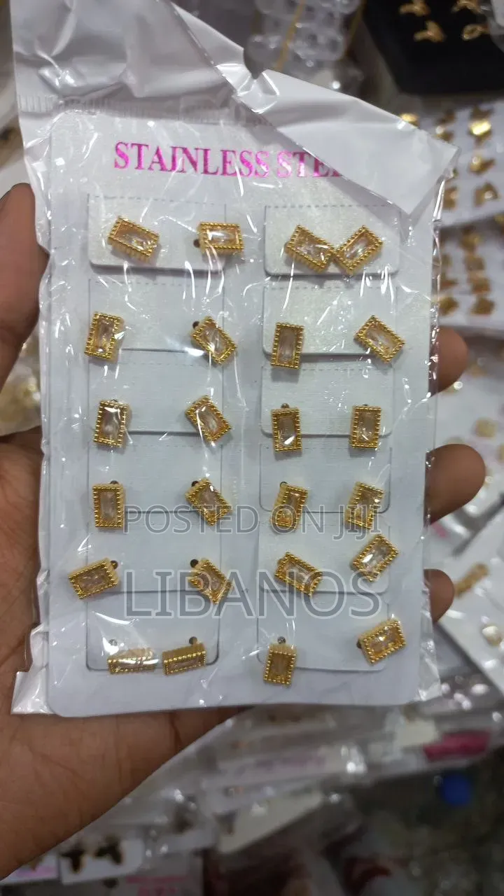 Women's Earring in Gold Color