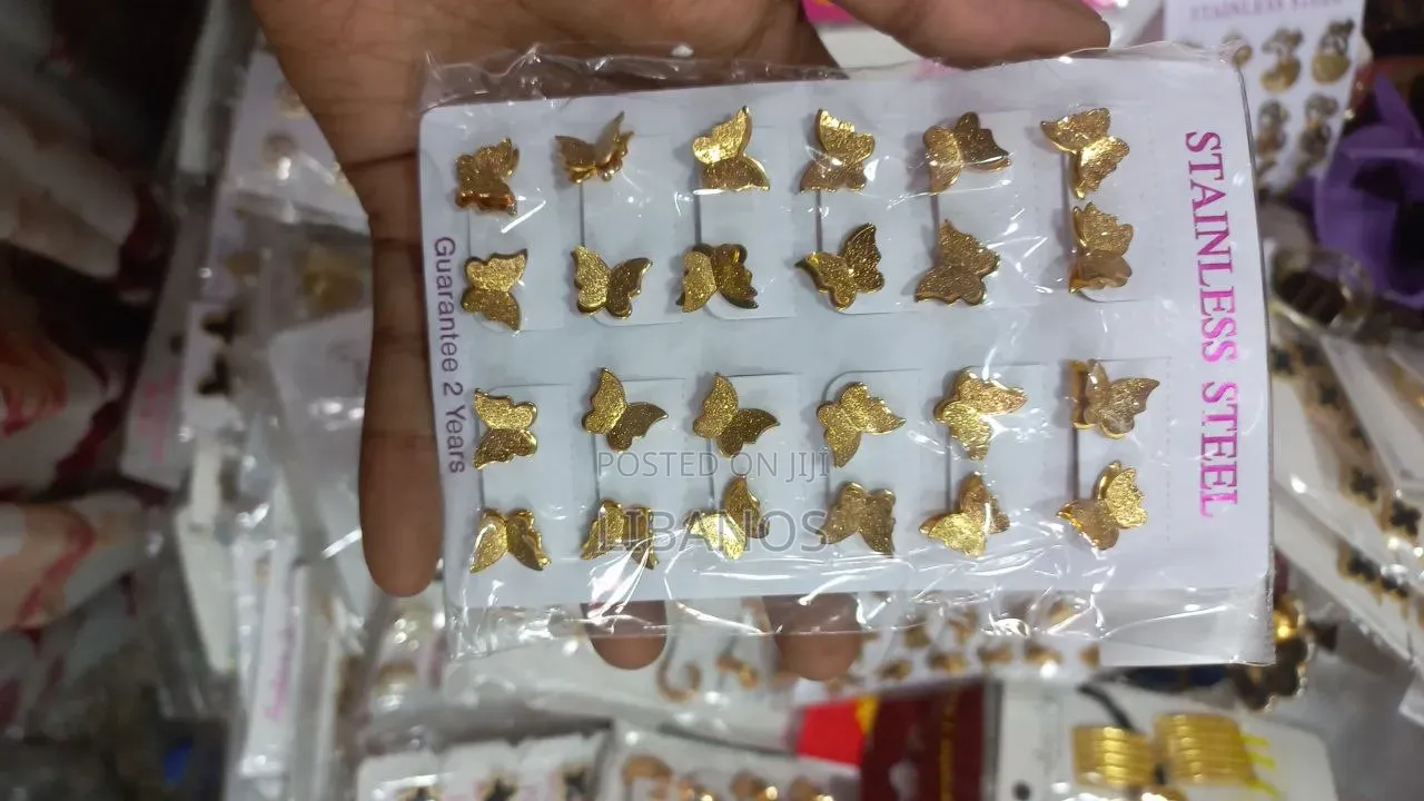 Women's Earring in Gold Color