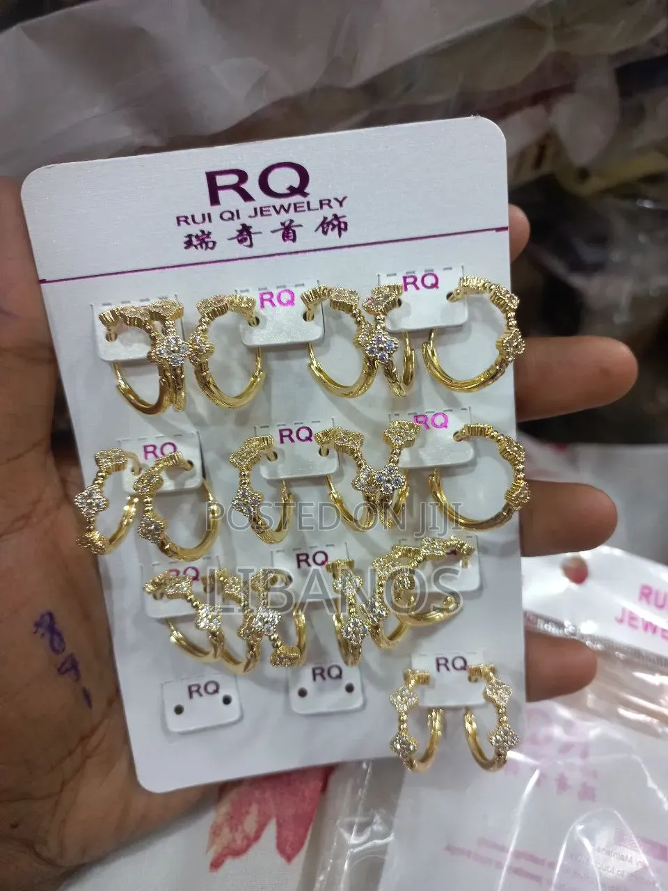 Women's Earring in Gold Color