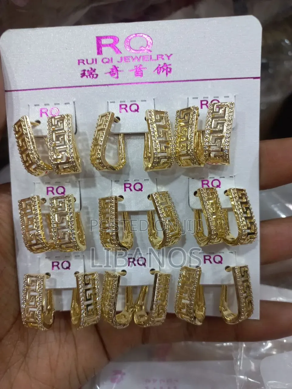 Women's Earring in Gold Color