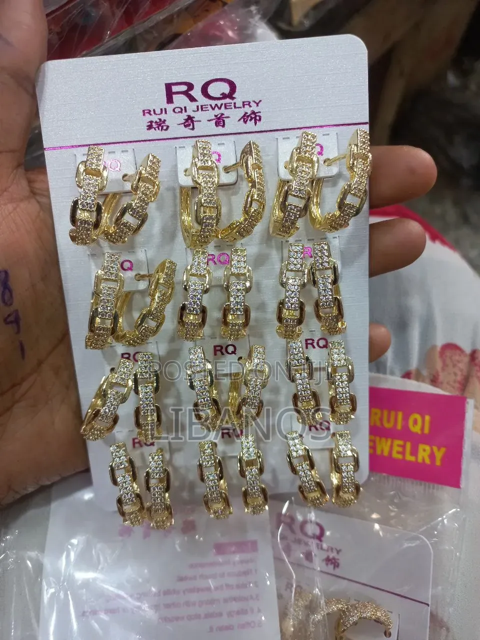 Women's Earring in Gold Color