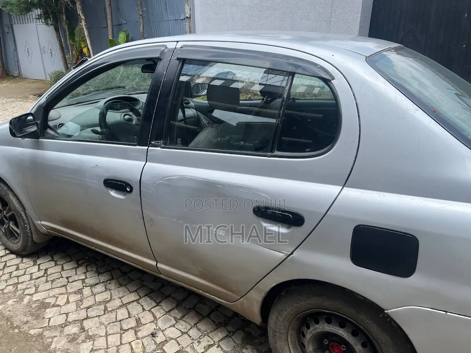 Toyota Platz 2001 Silver