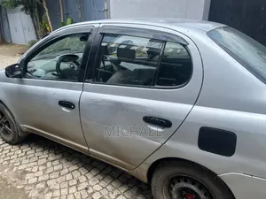 Toyota Platz 2001 Silver