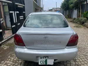 Toyota Platz 2001 Silver