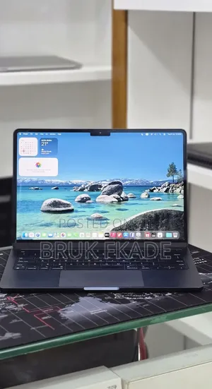New Laptop Apple MacBook Air 2022 M2 8GB Apple M2 SSD 256GB