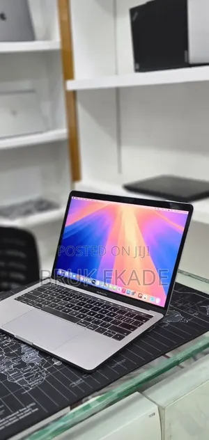 New Laptop Apple MacBook Pro 2019 16GB Intel Core i7 SSD 256GB