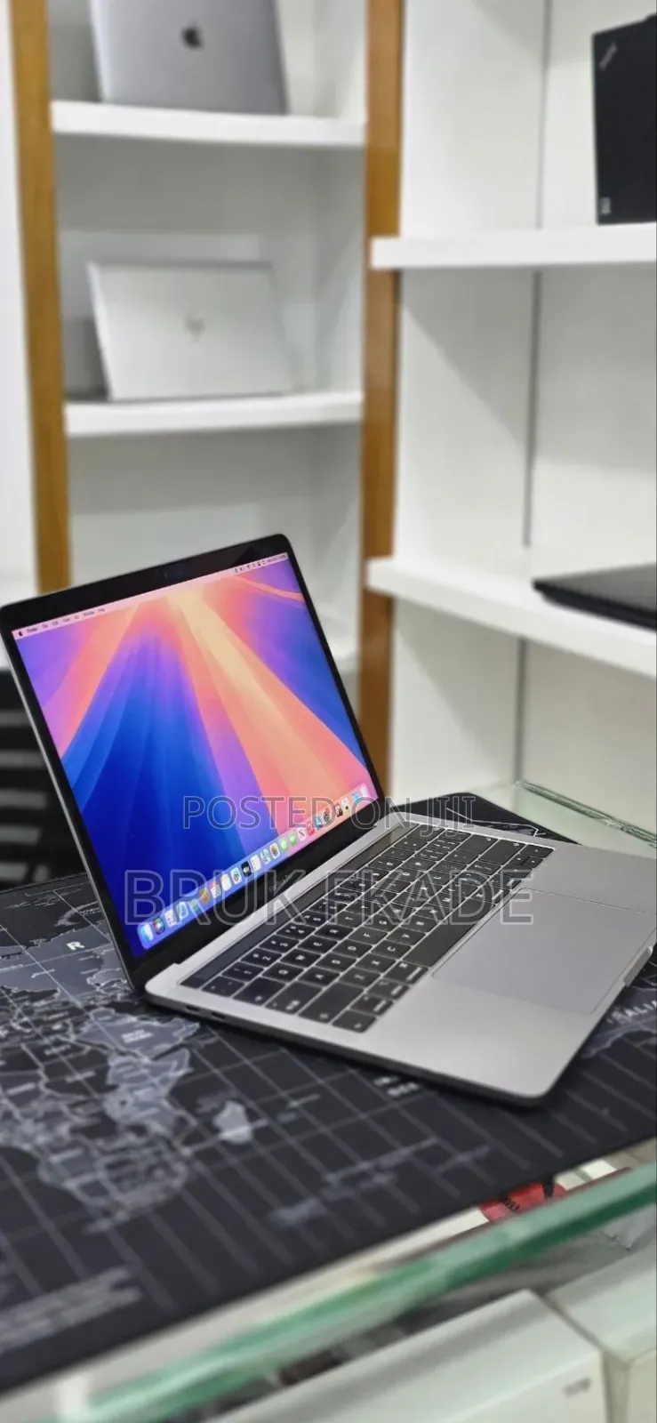 New Laptop Apple MacBook Pro 2019 16GB Intel Core i7 SSD 256GB