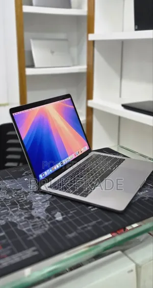 New Laptop Apple MacBook Pro 2019 16GB Intel Core i7 SSD 256GB