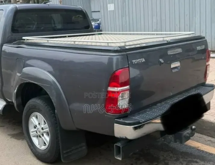 Toyota Hilux 2012 Blue