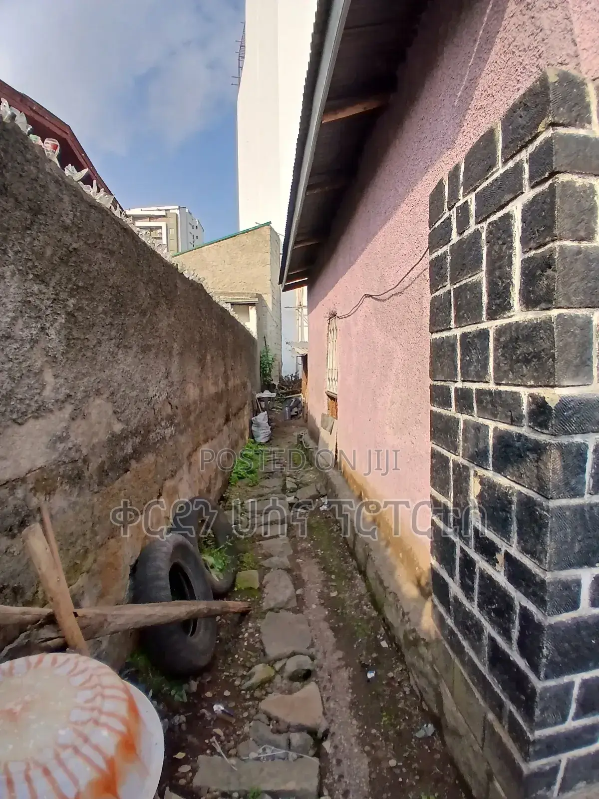 3bdrm House in ቀርደን ሀሰና ፕሮፐርቲስ, Lideta for sale