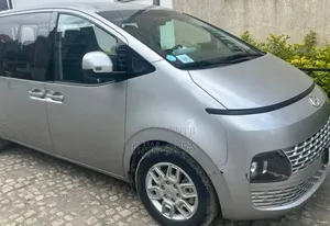 Hyundai Staria 2023 Silver