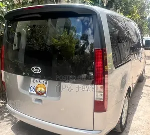 Hyundai Staria 2023 Silver