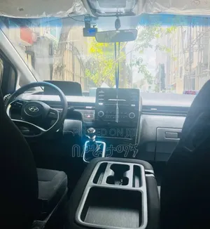 Hyundai Staria 2023 Silver