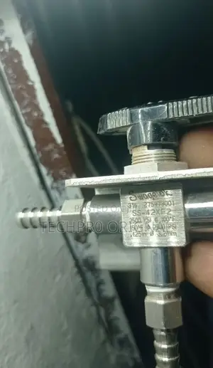 SWAGELOK 3-Way Ball Valve 1/8" T, SS-42XF2