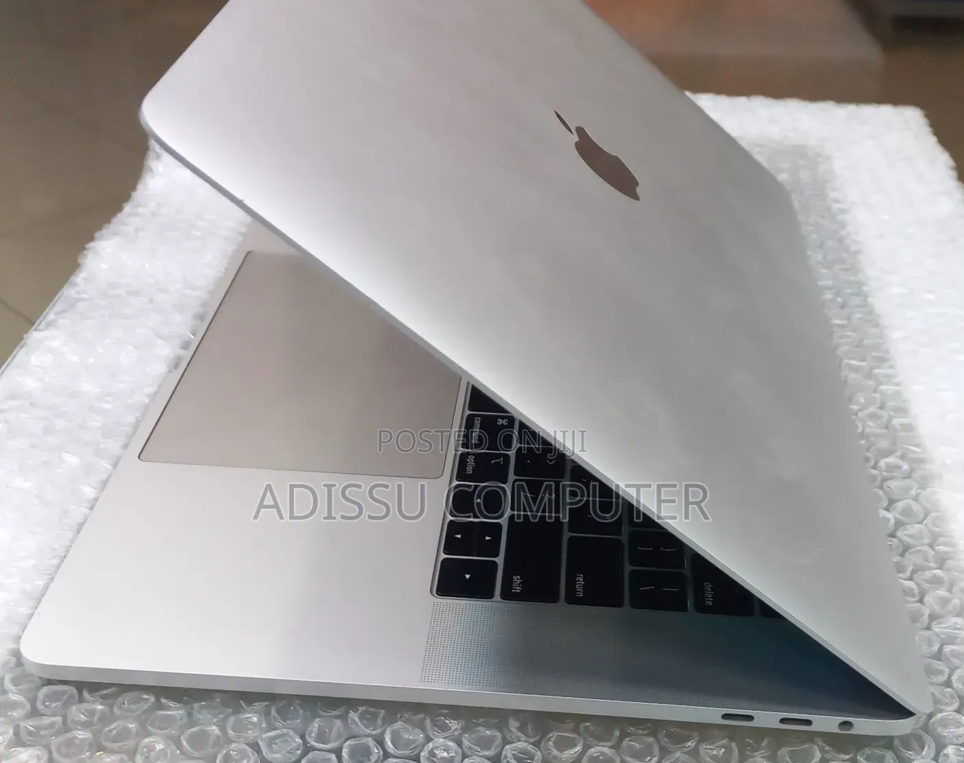 New Laptop Apple MacBook 2018 16GB Intel Core i7 SSD 256GB