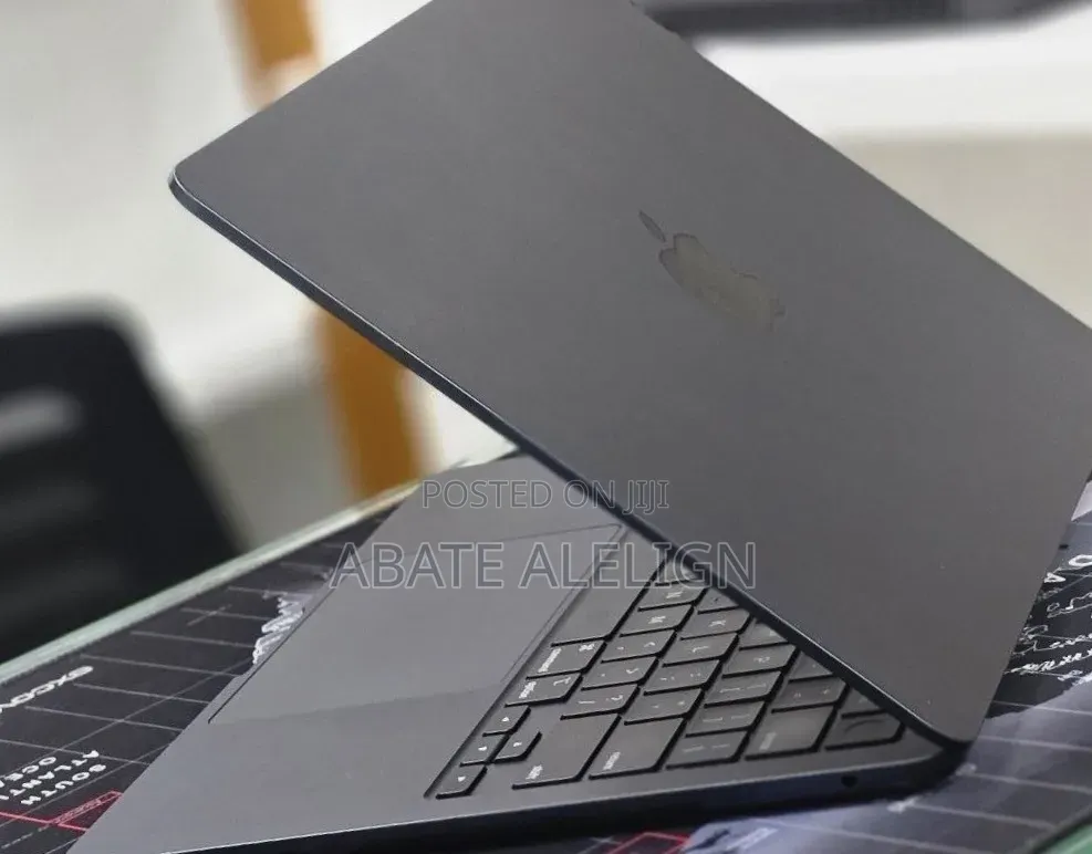 New Laptop Apple MacBook Air 2022 M2 8GB Apple M2 SSD 256GB