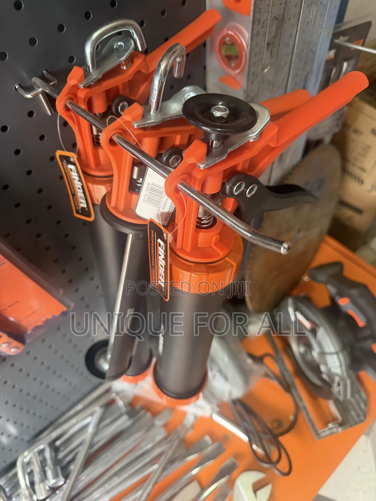 FINDER Caulking Gun
