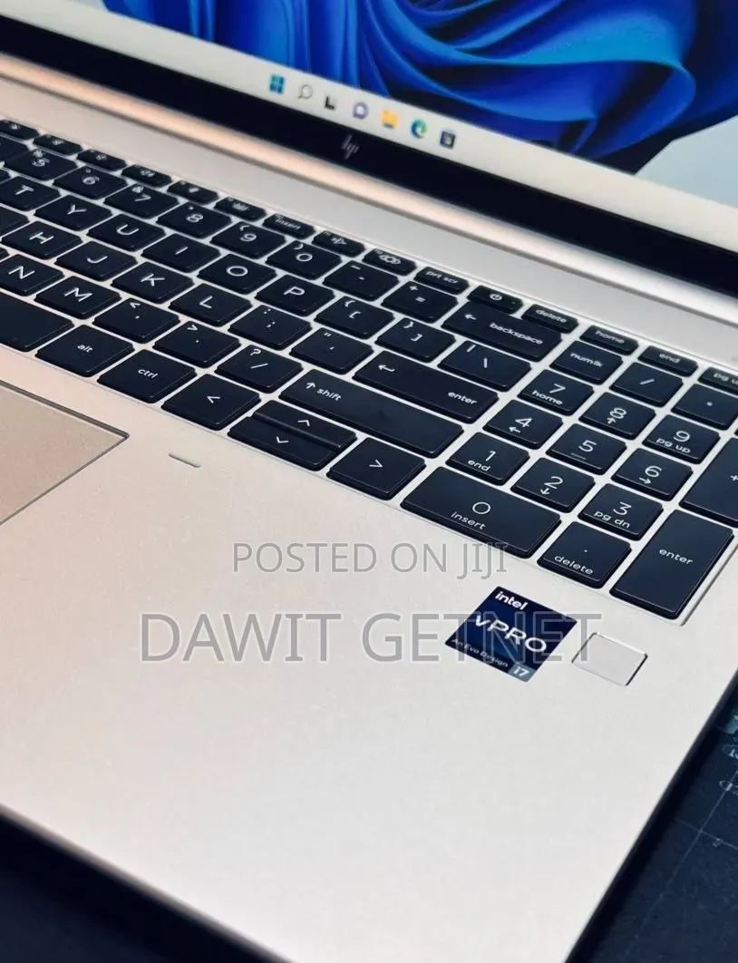 New Laptop HP EliteBook 860 G10 32GB Intel Core i7 SSD 1T