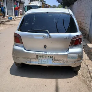 Toyota Vitz 2001 Silver