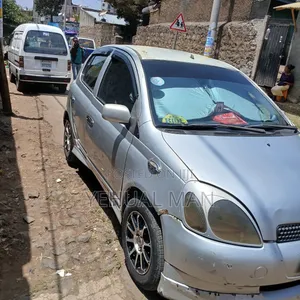 Toyota Vitz 2001 Silver