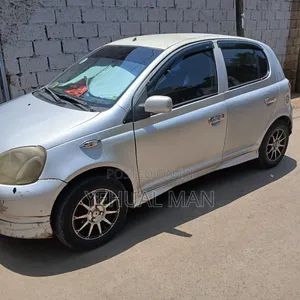 Toyota Vitz 2001 Silver