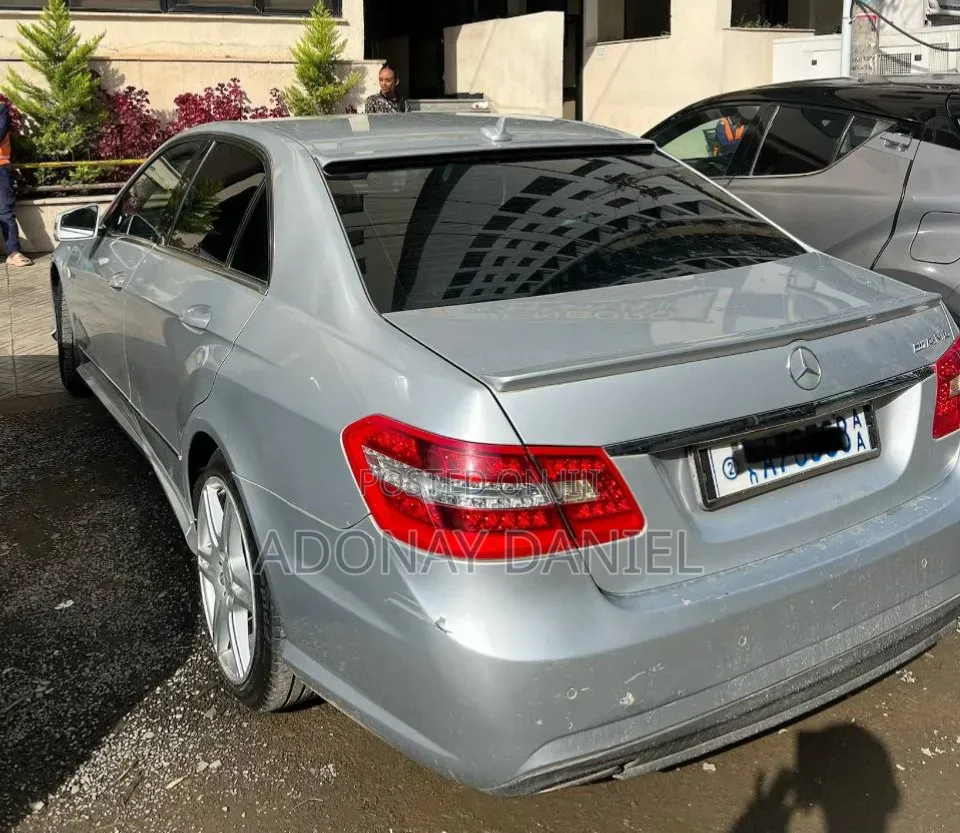 Mercedes-Benz E200 2013 Silver