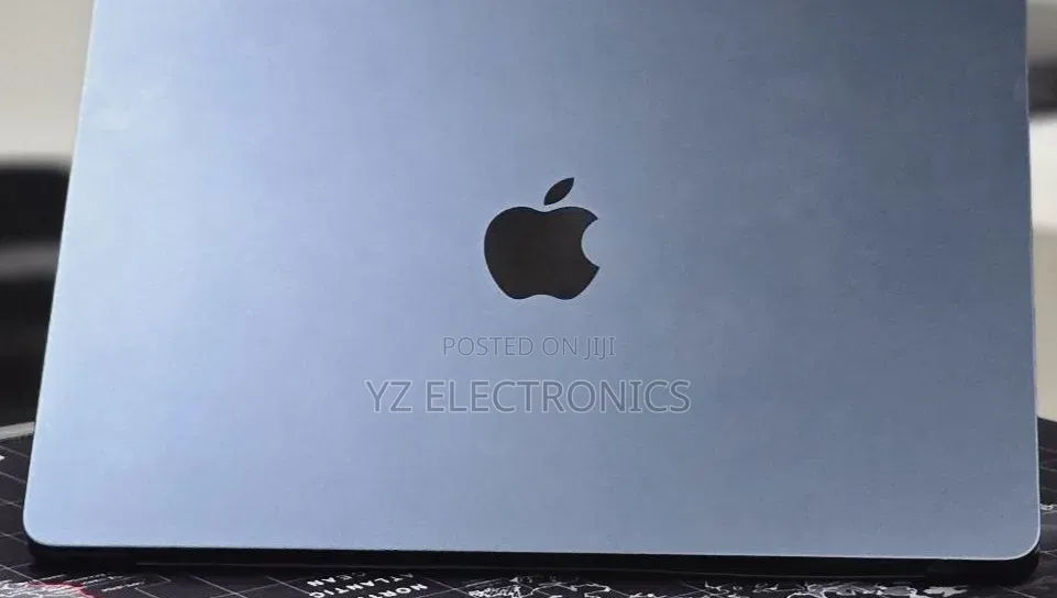 New Laptop Apple MacBook Air 2022 M2 8GB Intel Core i7 SSD 256GB
