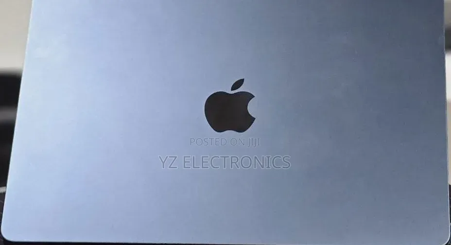 New Laptop Apple MacBook Air 2022 M2 8GB Intel Core i7 SSD 256GB