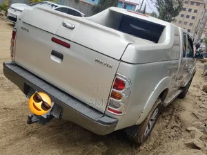 Toyota Hilux 2010 Silver