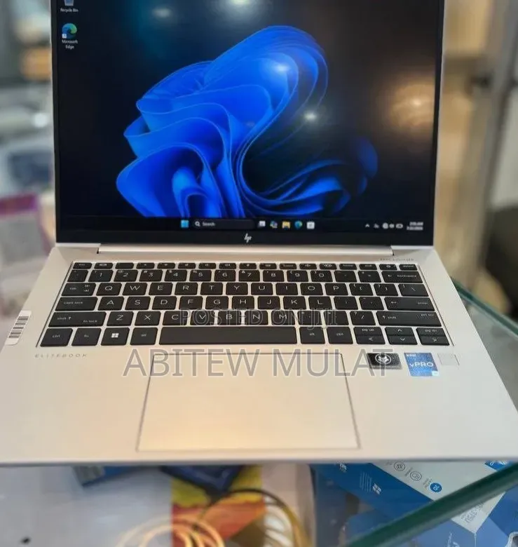 New Laptop HP EliteBook 840 G8 16GB Intel Core i7 SSD 512GB