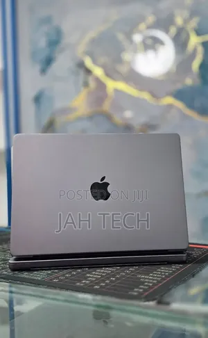 New Laptop Apple MacBook Pro 2021 M1 32GB Apple M1 Pro SSD 512GB