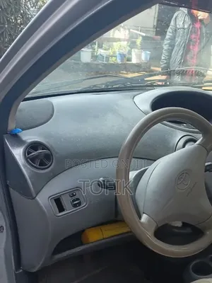 Toyota Vitz 2002 Silver