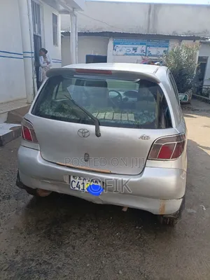 Toyota Vitz 2002 Silver