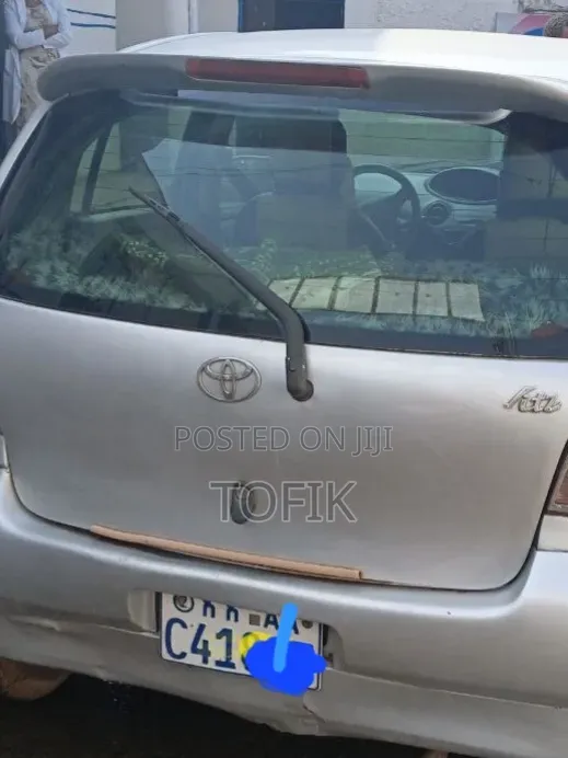 Toyota Vitz 2002 Silver