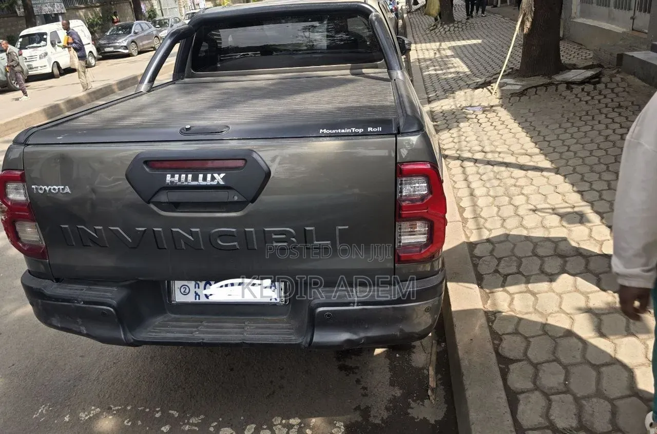 Toyota Hilux 2021 Gray