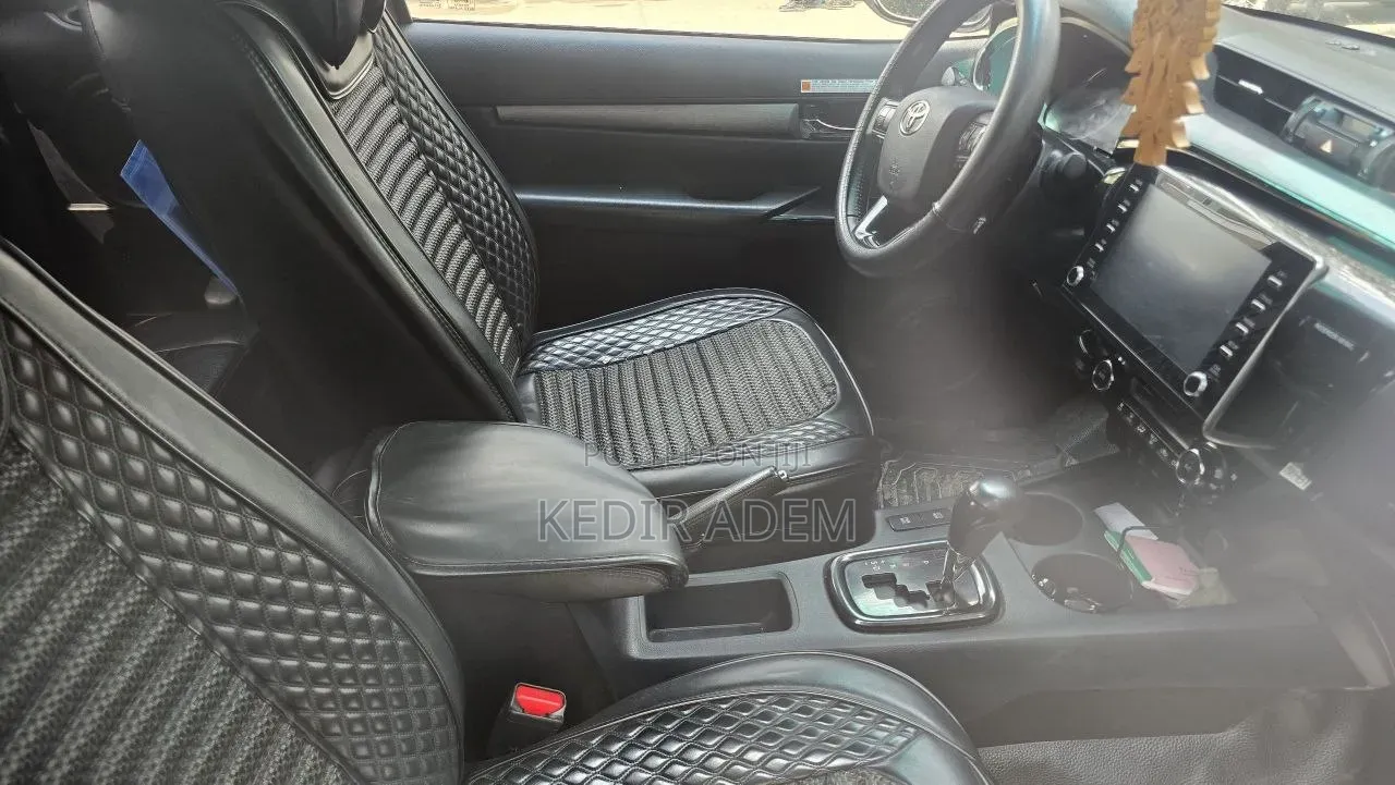 Toyota Hilux 2021 Gray