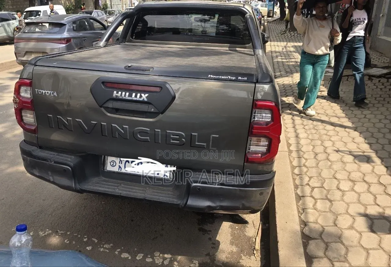 Toyota Hilux 2021 Gray