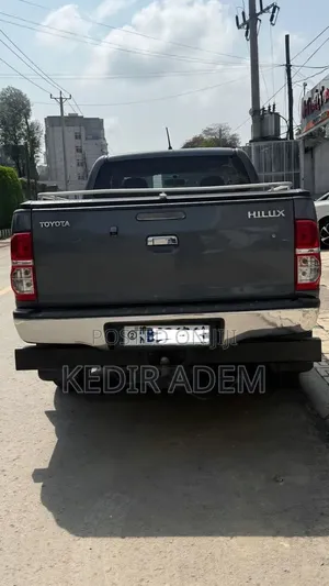 Toyota Hilux 2012 Gray