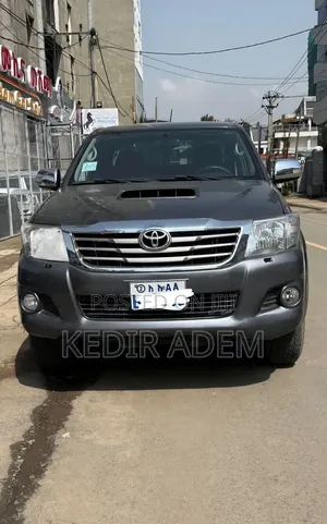 Toyota Hilux 2012 Gray