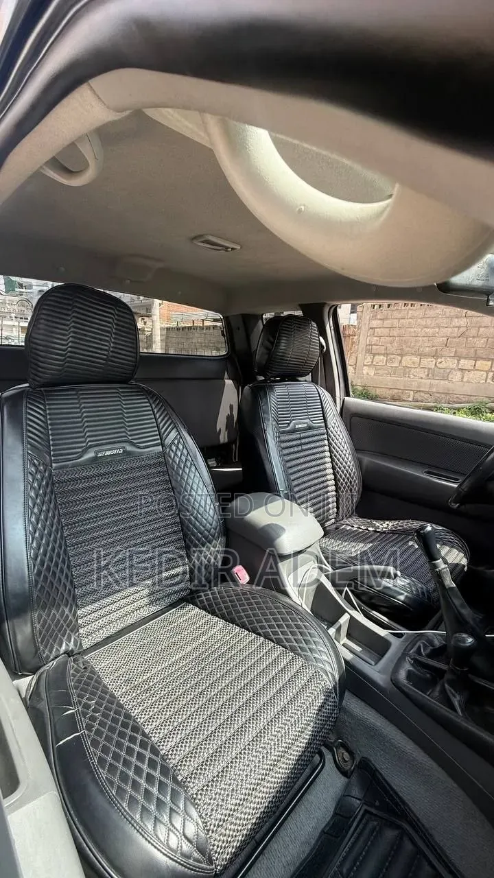 Toyota Hilux 2012 Gray