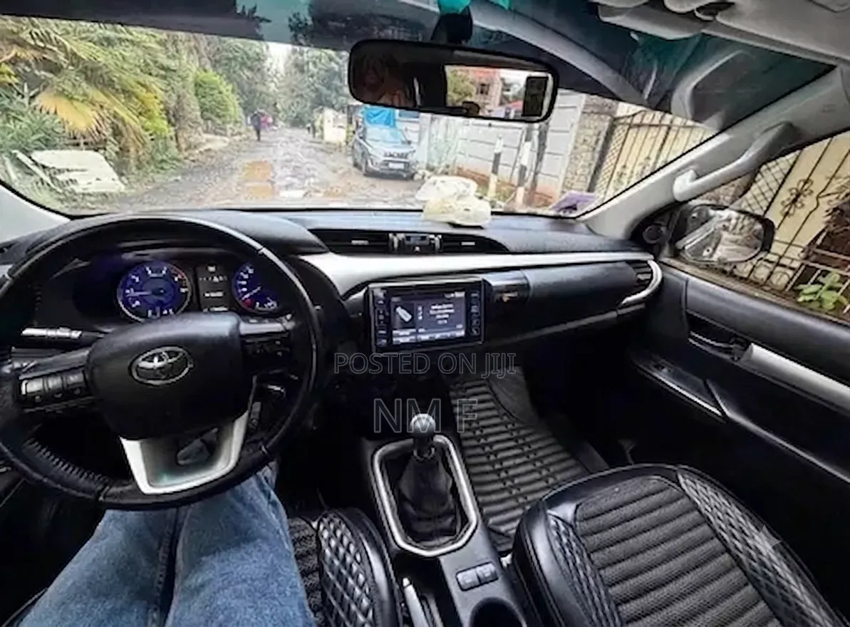 Toyota Hilux 2017 Silver