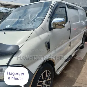 Toyota HiAce 2005 White