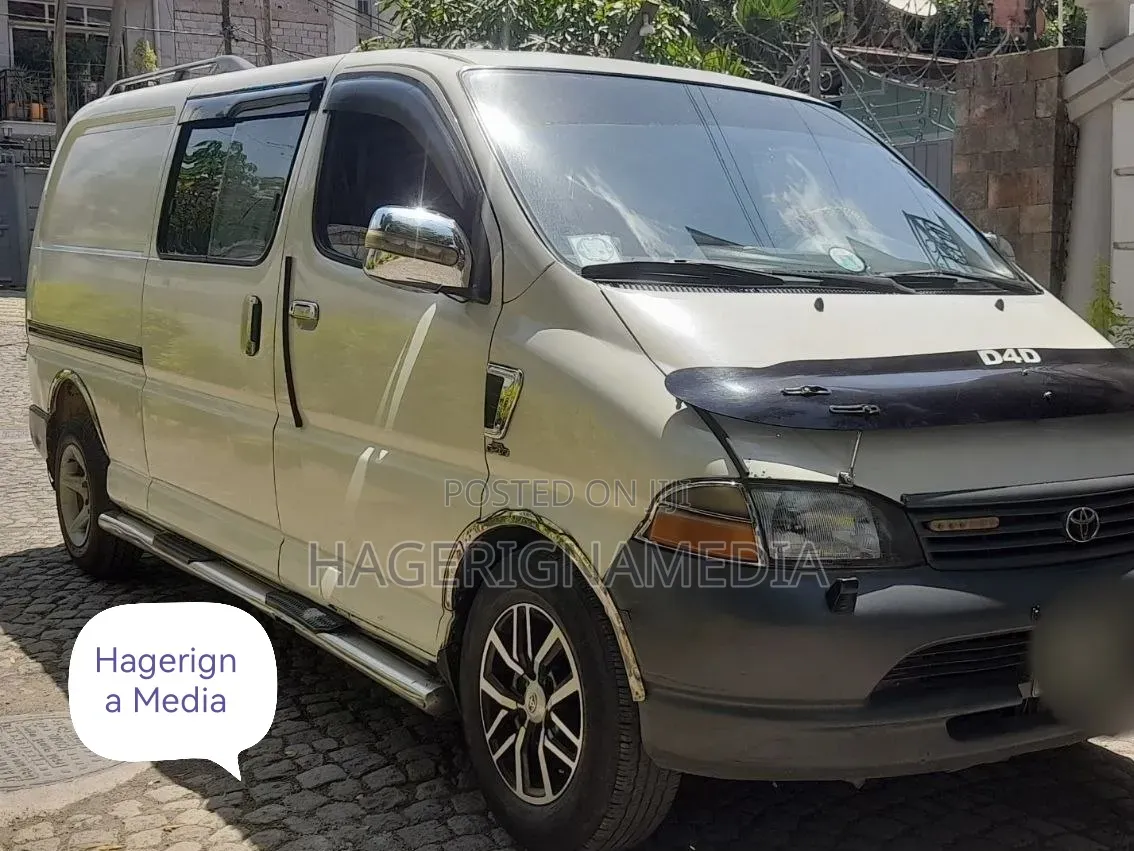 Toyota HiAce 2005 White